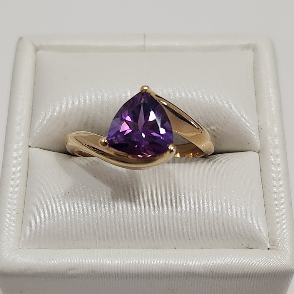 Vintage 14K Solid Yellow Gold Trillion Cut Amethyst Ring Size 6.5